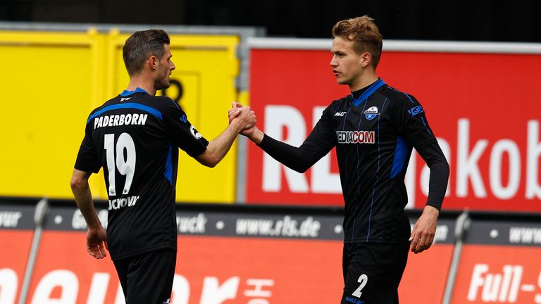Paderborn jubelt über den Sieg gegen Köln.