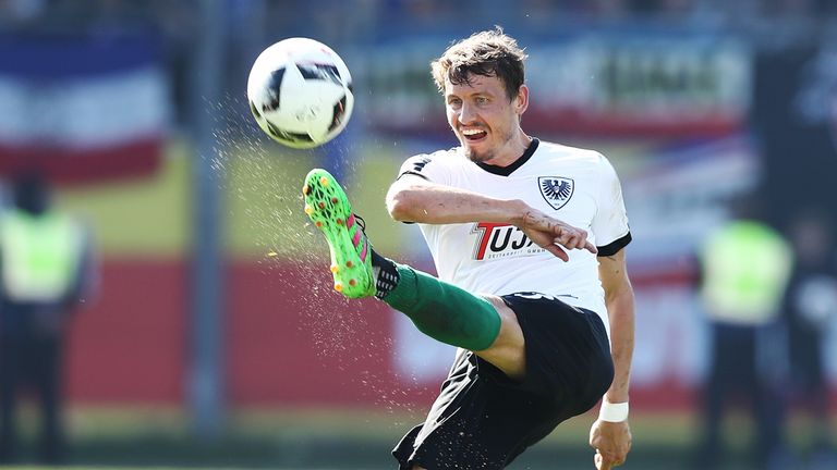 Bereits drei Spieltage vor Saisonende sichert Münster den Klassenverbleib.