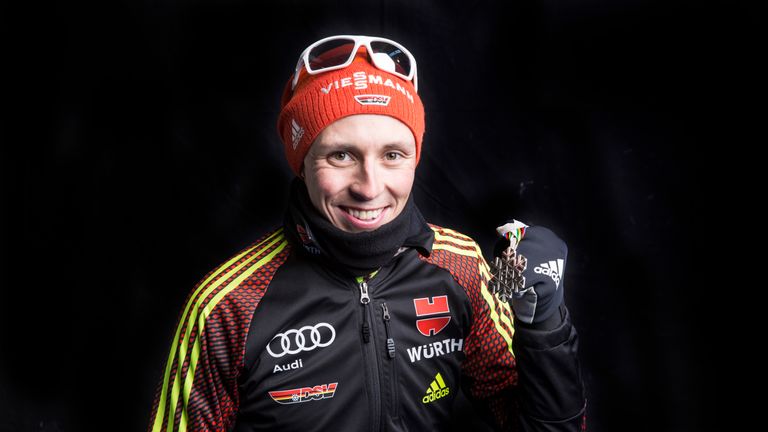 Olympiasieger Eric Frenzel hat als erster Kombinierer zum fünften Mal den Gesamtweltcup gewonnen.