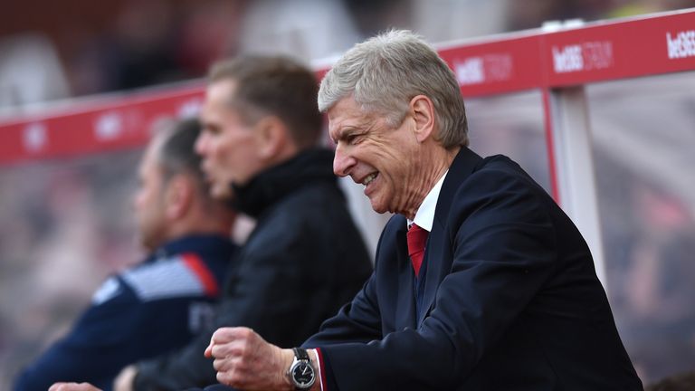 Arsene WEnger macht beim FC Arsenal weiter.