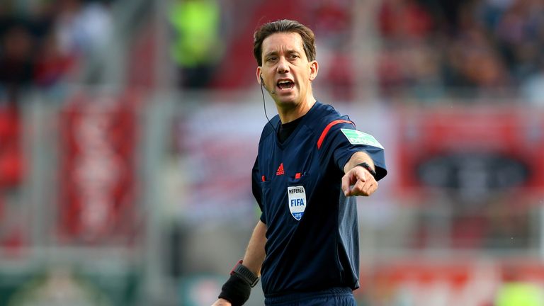 Ausgerechnet Manuel Gräfe leitet angeblich das Relegations-Endspiel zwischen Hamburg und Wolfsburg.