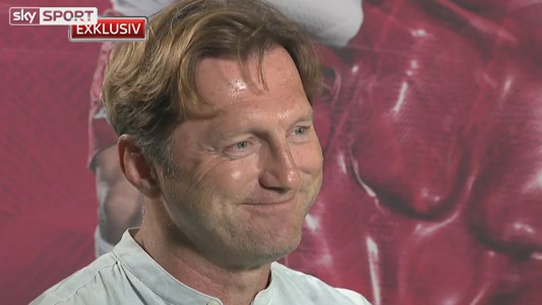 RB-Trainer Ralph Hasenhüttl freut sich auf die Champions League, wenn auch in einem für ihn ungewohnten Outfit.