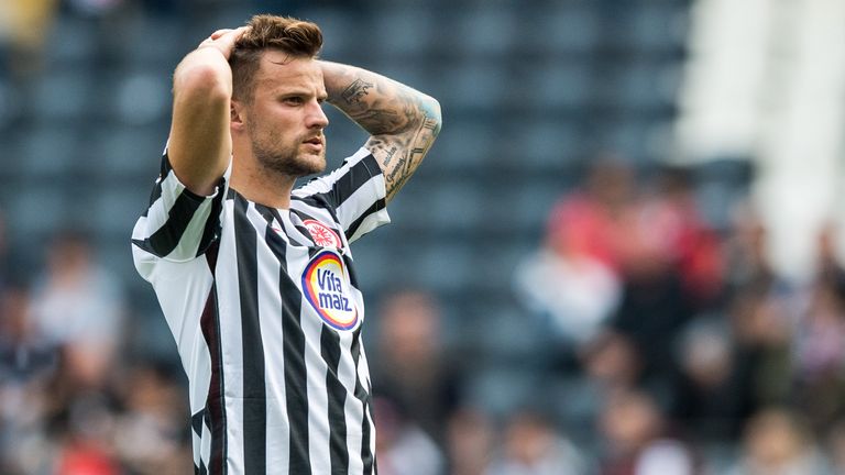 Aufmunternde Worte nach Seferovics Pfostentreffer: Das hätte der Netzer nicht besser spielen können. Und der Overath auch nicht.