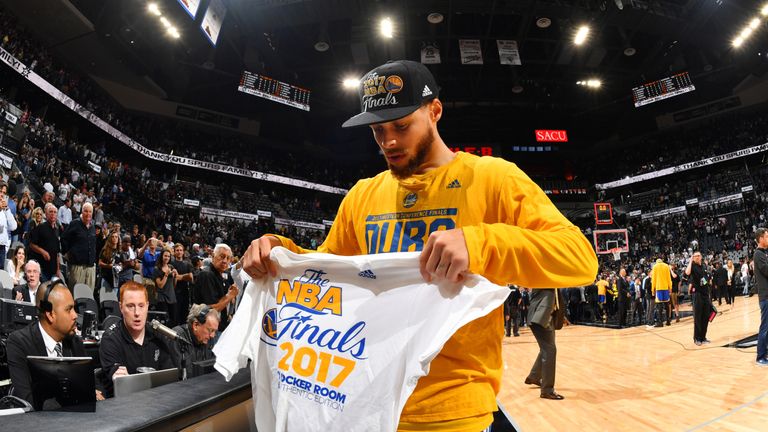 Superstar Stephen Curry zieht mit seinen Warriors zum dritten Mal in Folge in die Finals ein.