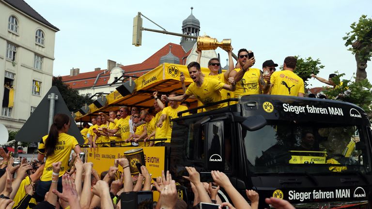 Dortmund außer Rand und Band: 250.000 Fans feiern den Pokalsieger 2017.