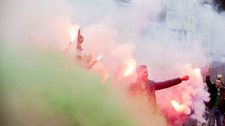 Nach dem verlorenen Derby nahm die Polizei 100 Randalierer fest.