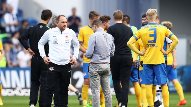 Fassungslosigkeit bei  Braunschweig nach dem Debakel gegen Bielefeld.