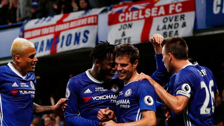 Der FC Chelsea besiegt den FC Watford in einem verrückten Spiel.