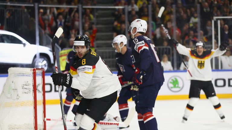 Tobias Rieder bejubelt seinen Führungstreffer im ersten Drittel.