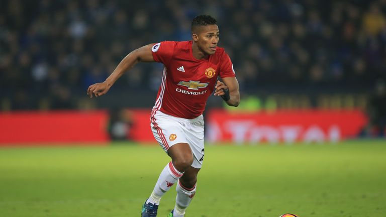 Antonio Valencia bleibt Manchester United bis mindestens 2019 erhalten.