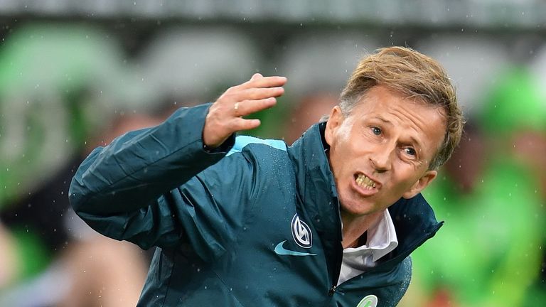 Andries Jonker ist mit Wolfsburg im Hinspiel zum Siegen verdammt.