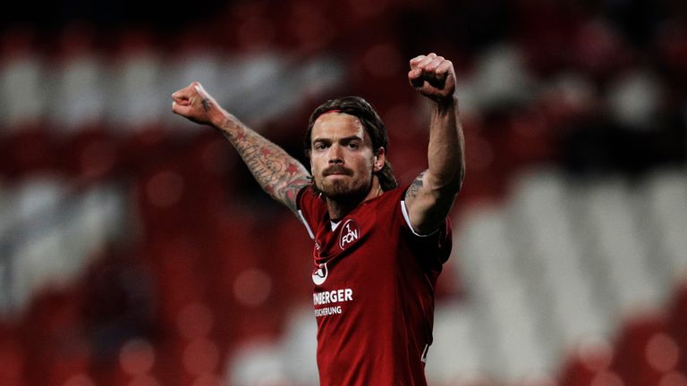 Der FCN köpft sich gegen Sandhausen zum Klassenerhalt.