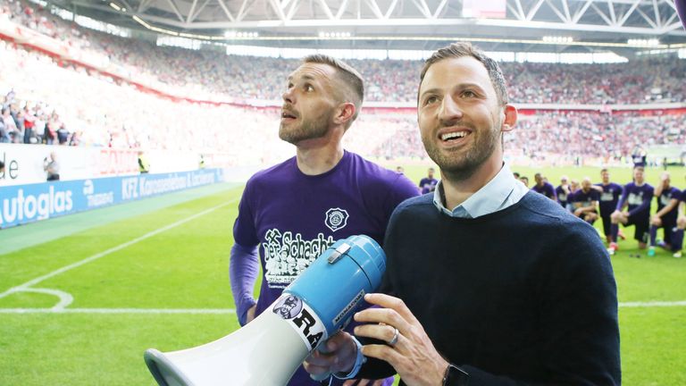 Heiß begehrt: Aues Trainer Domenico Tedesco.