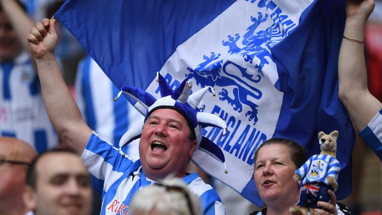 Mehrere tausend Dauerkartenbesitzer von Huddersfield dürfen sich über eine krasse Ticket-Ermäßigung freuen.