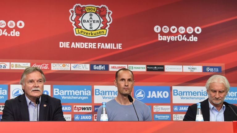 Auf der Pressekonferenz zeigen sich die Verantwortlichen und Heiko Herrlich zuversichtlich.
