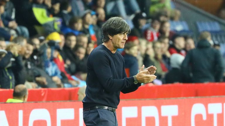 Bundestrainer Joachim Löw sieht gegen Dänemark eine engagierte DFB-Mannschaft.