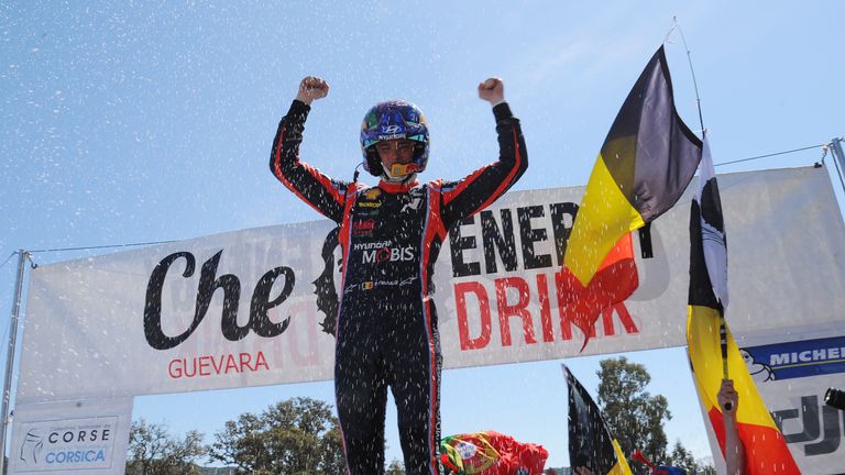 Thierry Neuville feiert bei der Rallye Korsika seinen ersten Saisonsieg.
