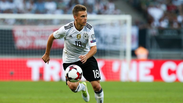Joshua Kimmich (15 Länderspiele): Auch wenn es bei Bayern nur durchwachsen lief, ist der 22-Jährige in der DFB-Hierarchie nach oben gerutscht. Der Bundestrainer traut Kimmich „eine Riesenkarriere zu“.