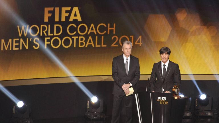 Nach dem Weltmeistertitel 2014 wird der Bundestrainer mit der Auszeichnung "FIFA-Trainer des Jahres" geehrt.