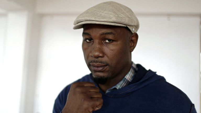 Lennox Lewis kann den Showdown zwischen Floyd Mayweather und Conor McGregor nicht ernst nehmen.