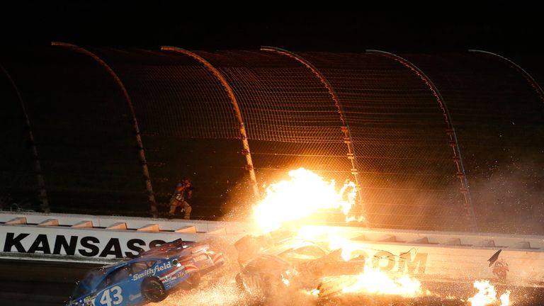 Bei dem folgenschweren Crash stießen drei NASCAR-Piloten zusammen.