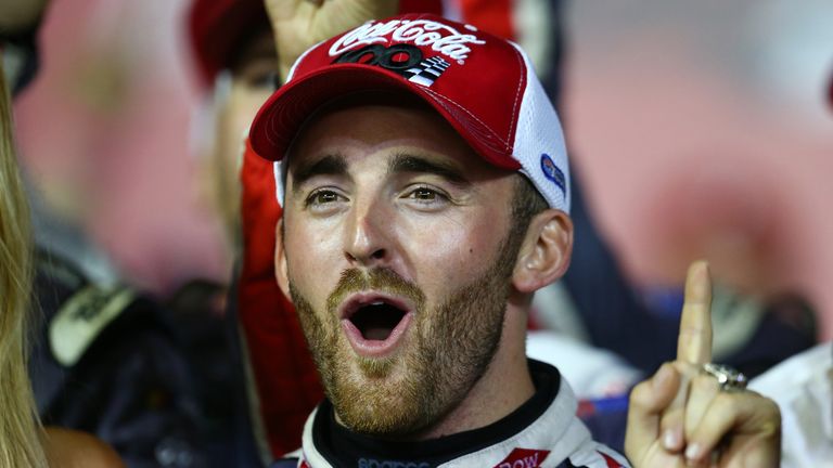 Austin Dillon feiert den ersten NASCAR-Sieg seiner Karriere.