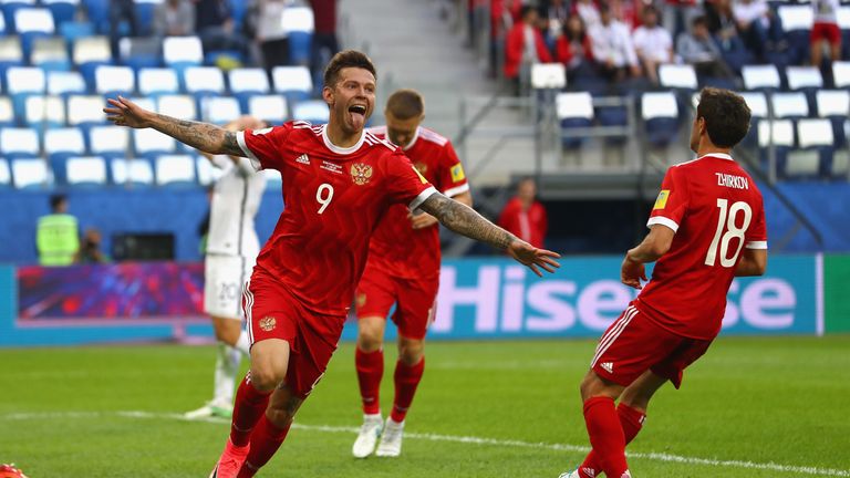 Russland setzt sich im Eröffnungsspiel in St. Petersburg gegen den Ozeanienmeister Neuseeland mit 2:0 (1:0) durch.