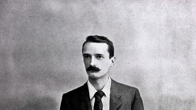 Auch Wilfred Baddeley gewann drei Mal in Wimbledon (1895, 1892, 1891). Bei seinem ersten Sieg war der Brite 19 Jahre alt. Erst 1985 löste ihn Boris Becker als jüngster Wimbledon-Sieger aller Zeiten ab.