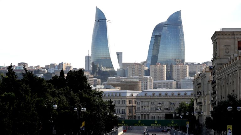 Die Zielgerade in Baku: Hier werden die Formel-1-Boliden bis zu 370 km/h schnell.