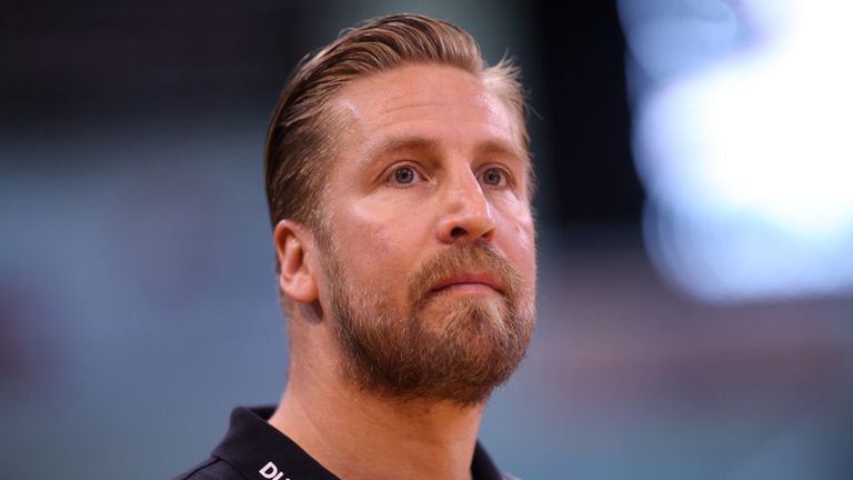 Oliver Roggisch mahnt vor der Bundesliga-Konkurrenz.