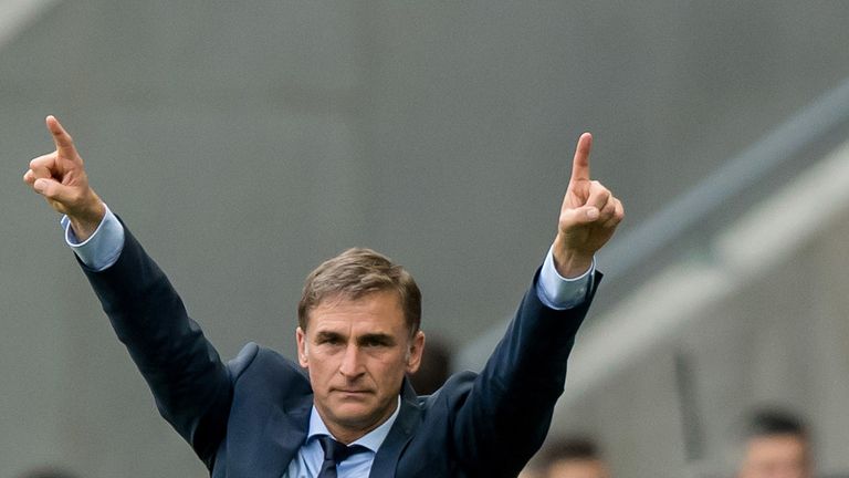 DFB-Trainer Stefan Kuntz feiert mit der U21 den Einzug ins EM-Finale.