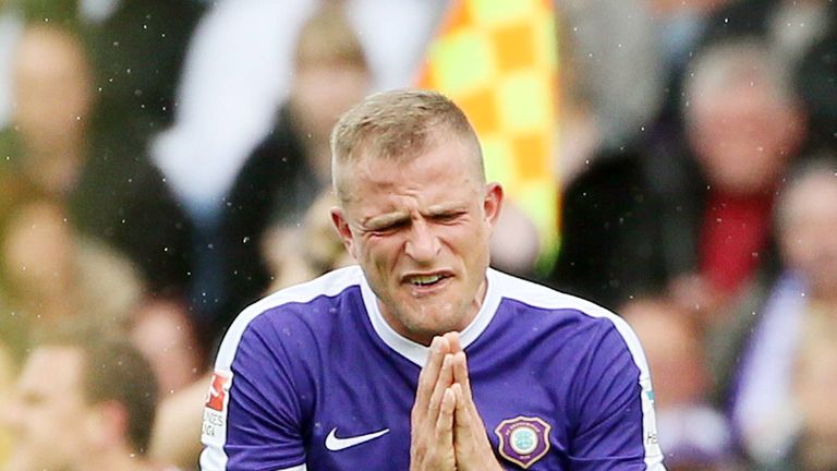 Der 32-jährige Nicky Adler verletzt sich im Testspiel beim SV Saxonia Bernsbach.