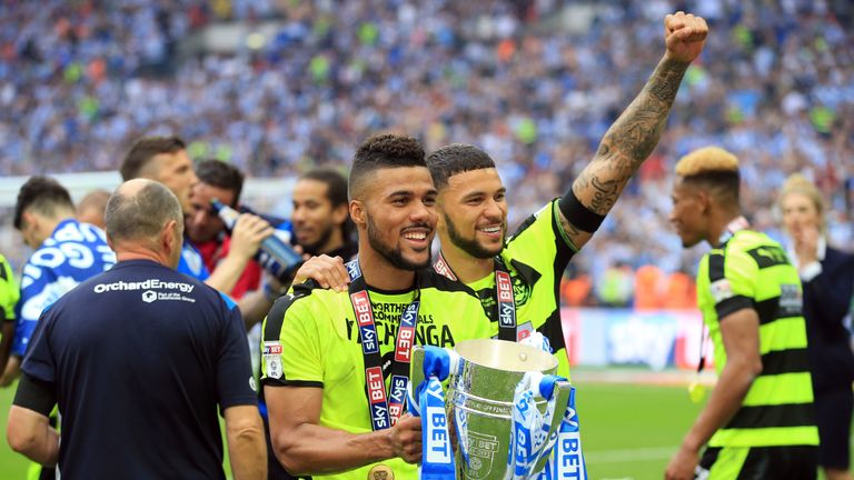 Gegen den FC Reading gelingt Kachunga und den Terriers der Aufstieg in die Premier League.