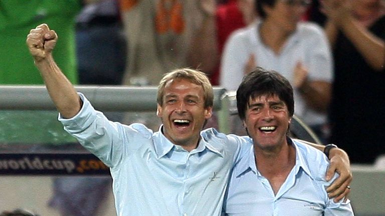 Seit 2004 betreut Löw (r.) die DFB-Elf - zunächst als Assistent von Jürgen Klinsmann und seit 2006 als Cheftrainer.