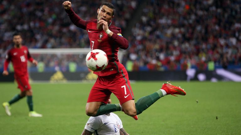 Cristiano Ronaldo erwischt im Halbfinale gegen Chile nicht seinen besten Tag.