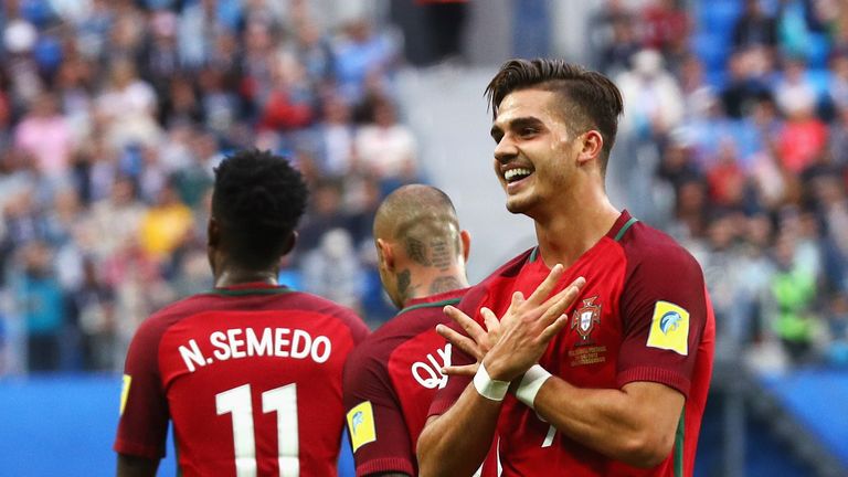 Portugals Andre Silva bejubelt seinen Treffer zum 3:0 gegen Neuseeland.