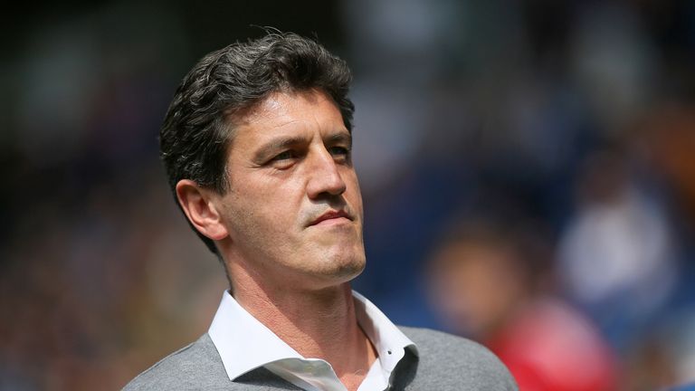 Sportdirektor Jens Todt baut auf sein brasilianisches Duo Douglas Santos und Walace.