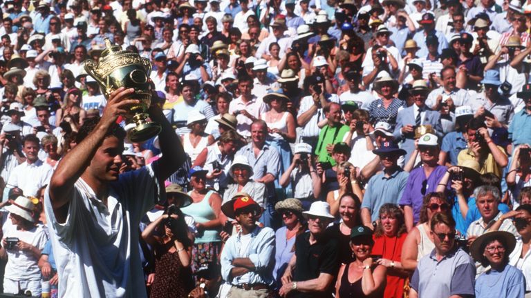 Auch Pete Sampras triumphierte sieben Mal in Wimbledon (2000, 1999, 1998, 1997, 1995, 1994, 1993). Der US-Amerikaner war außerdem sechs Jahre hintereinander am Jahresende die Nummer eins der Welt, stand insgesamt 286 Wochen an deren Spitze und war 1990 mit 19 Jahren jüngster Sieger der US Open.