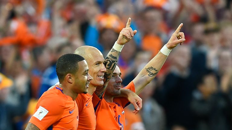 Arjen Robben erzielt gegen den Außenseiter aus Luxemburg das 1:0.