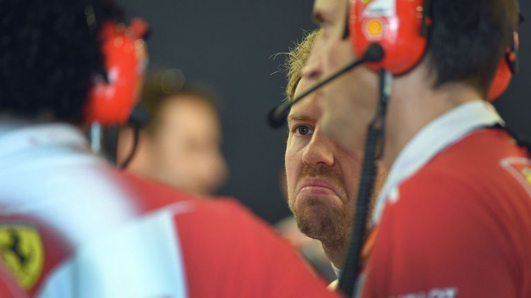 Sebastian Vettel pflegt auch mit der Ramm-Attacke auf Lewis Hamilton sein Bad-Boy-Image.