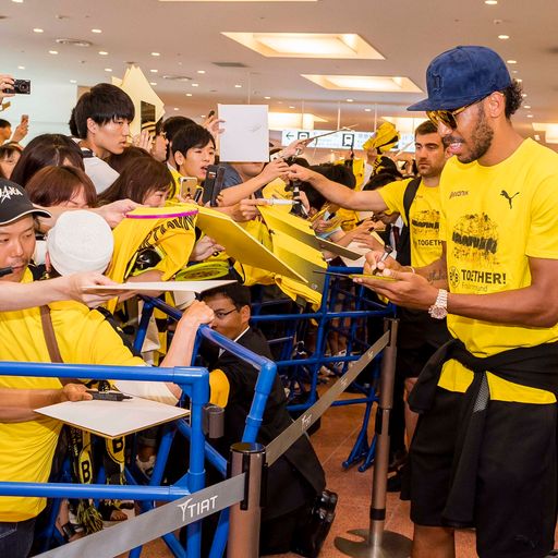 Japaner flippen aus: BVB frenetisch empfangen