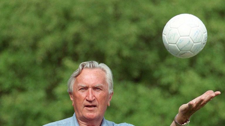 Doch nicht nur im Handball war Kempa Weltklasse: Im Senioren-Tennis gewinnt der Senior drei Welt- und 41 Europameister-Titel in seiner Altersklasse. Außerdem wäre Kempa fast Fußballer beim TSV 1860 München geworden.