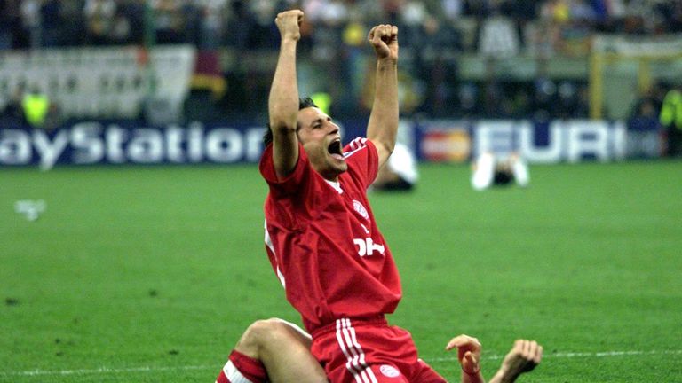 Salihamidzic und Bixente Lizarazu jubeln ausgelassen über den Triumph in der Champions League 2001.