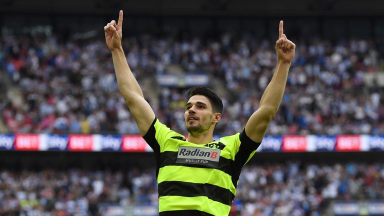 Christopher Schindler unterschreibt bei Huddersfield Town bis 2020. 