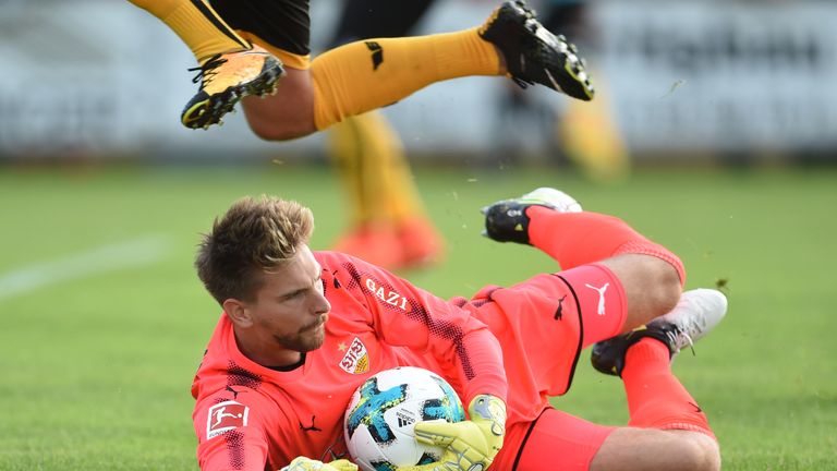 Ron-Robert Zieler patzt bei seiner Premiere für den VfB Stuttgart.