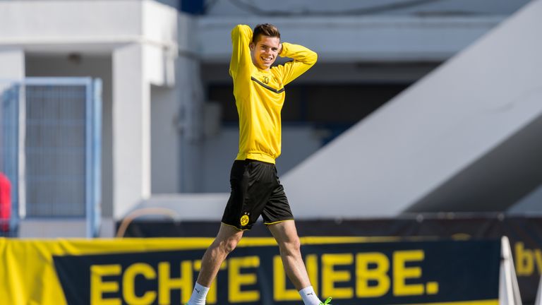 Erster Fortschritt: Julian Weigl steht nach seiner Verletzung bei Borussia Dortmund wieder auf dem Rasen.