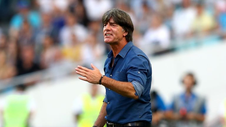 Joachim Löw setzt seine Weltmeister mehr unter Druck.