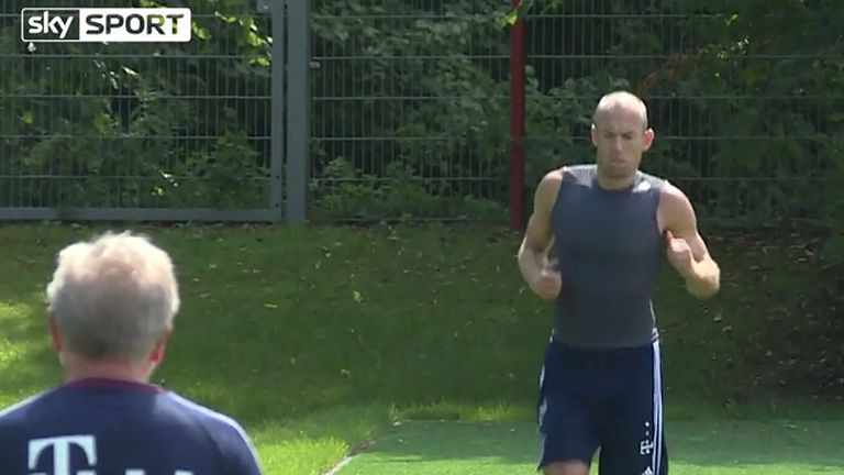 Nach seiner Tennis-Verletzung trainiert der Star des FC Bayern an der Säbener Straße.