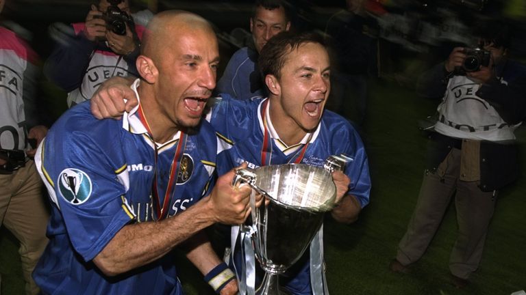 Gianluca Vialli (l.) verhalf dem FC Chelsea mit seinen Treffern zu internationalen Erfolgen wie dem UEFA-Pokal der Pokalsieger.