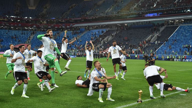 Nach dem Titelgewinn kennt der Jubel beim DFB-Team keine Grenzen.